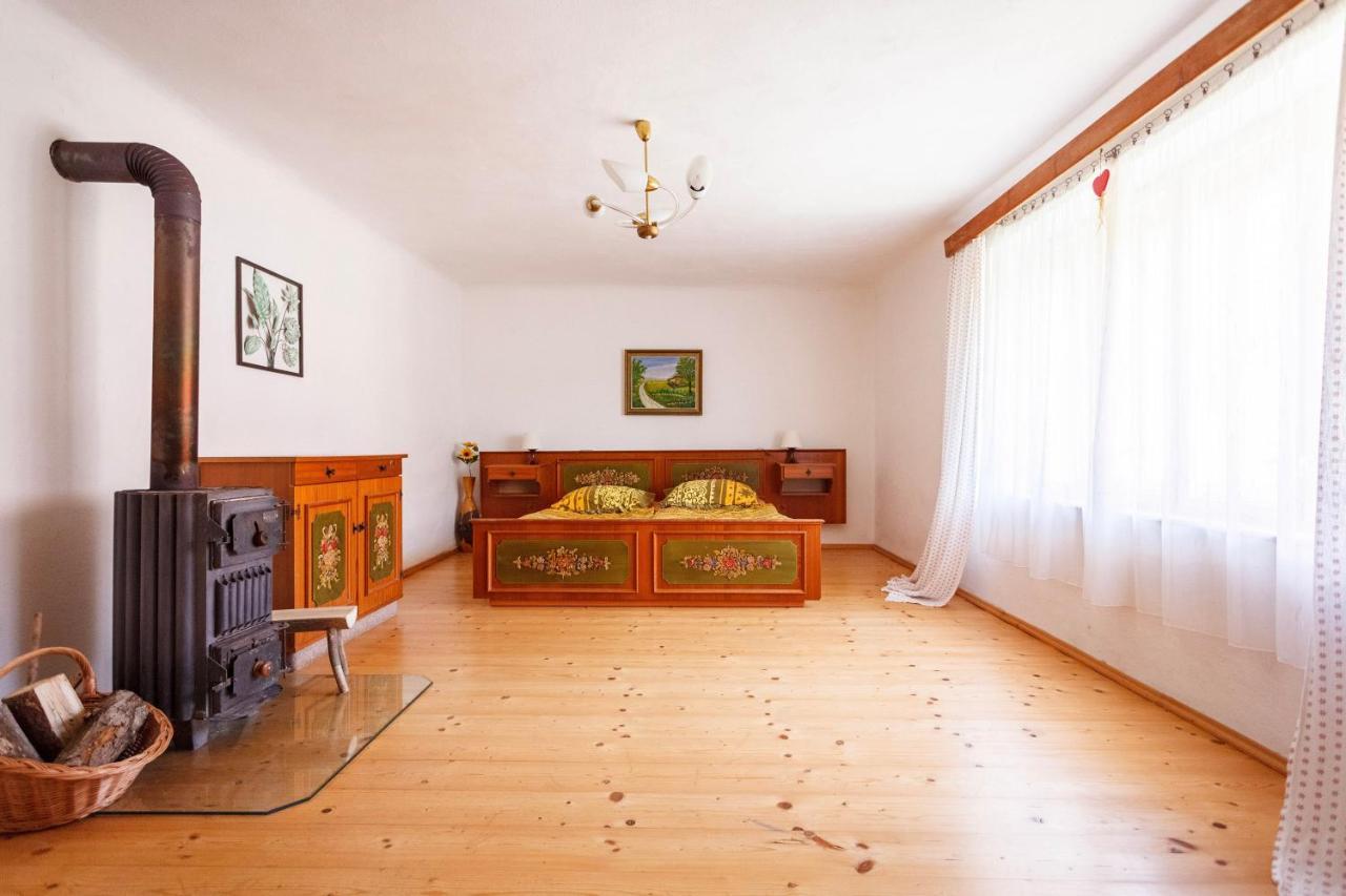 Chalupa Tesinov Protivín Buitenkant foto